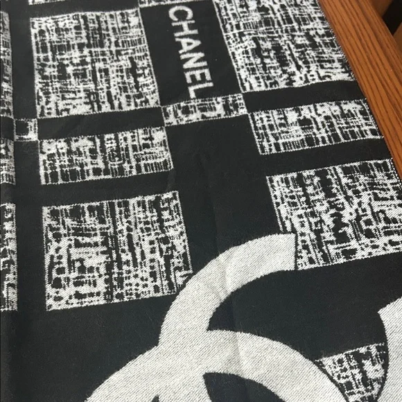 Chanel VIP White and Black Scarf/Throw/Wrap-Camellia, ribbon, tissue paper & box - Picture 7 of 9